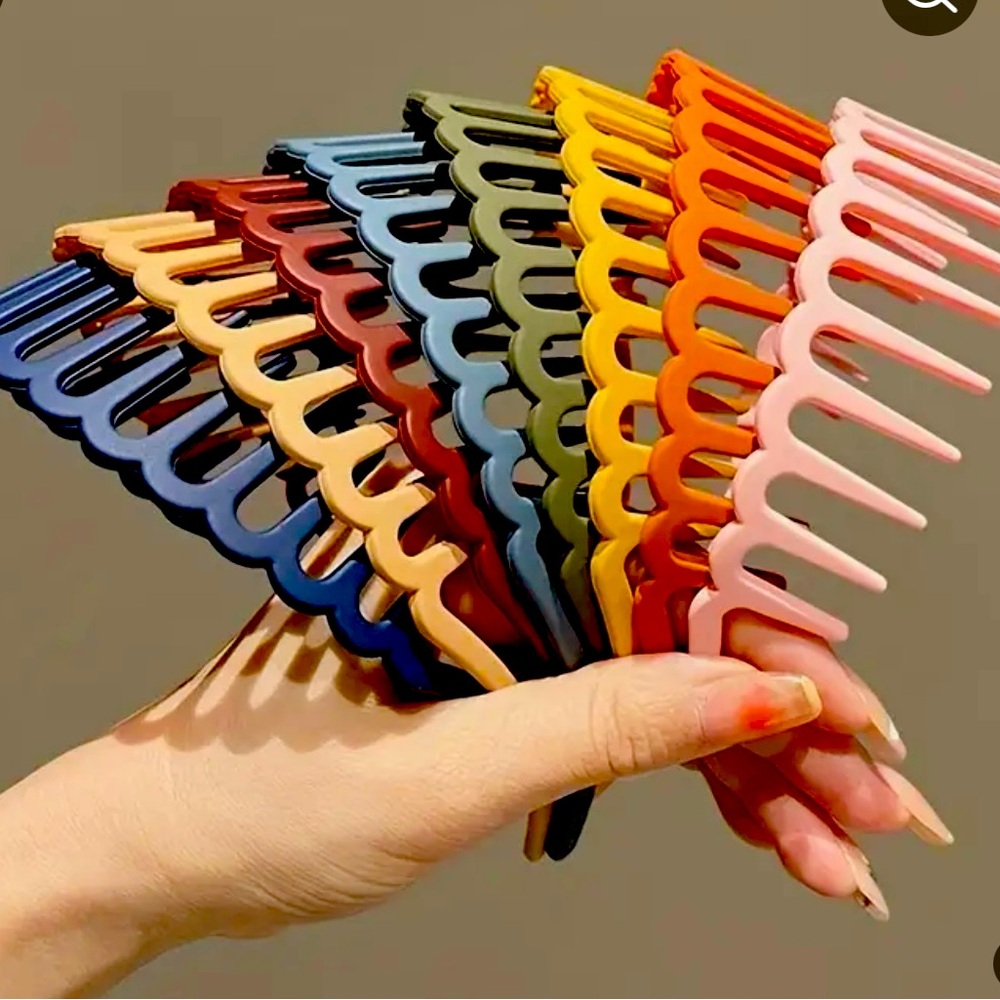 NIB Hair Bands - 8 pcs